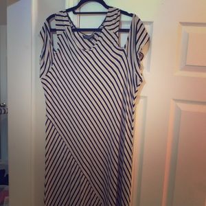 Maxi dress with cold shoulder detail